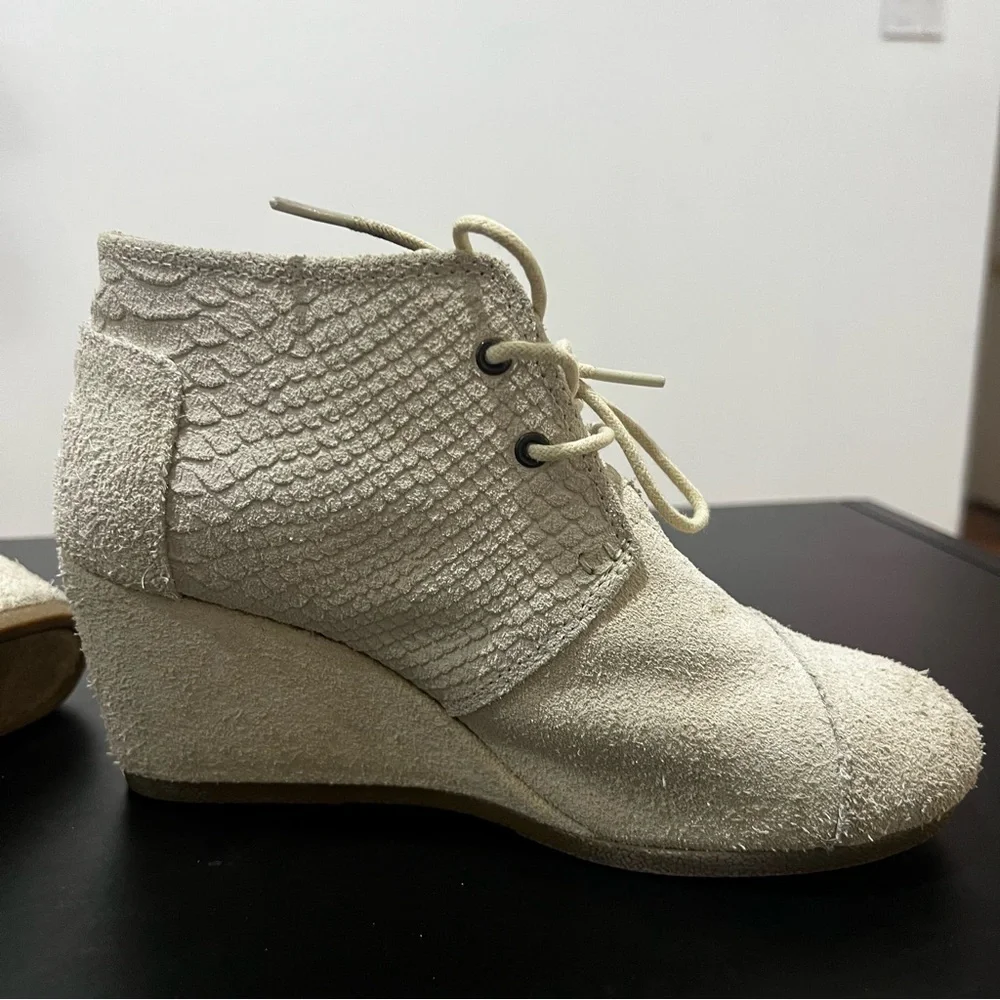 Toms Grey Suede Lace-Up Ankle Booties Women’s 7